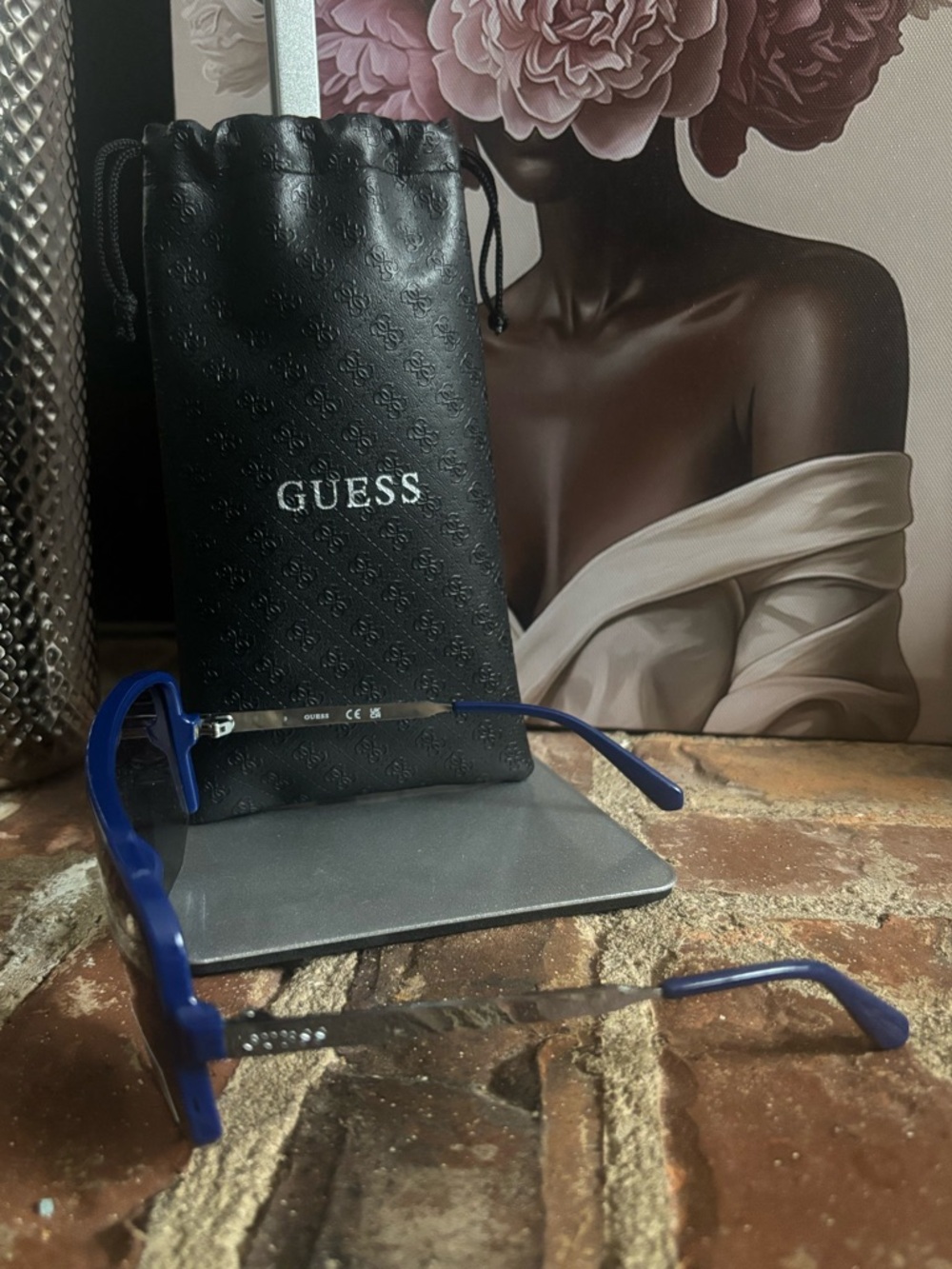 GUESS Blue Shield Sunglasses with Black Logo Pouch - Picture 4 of 5